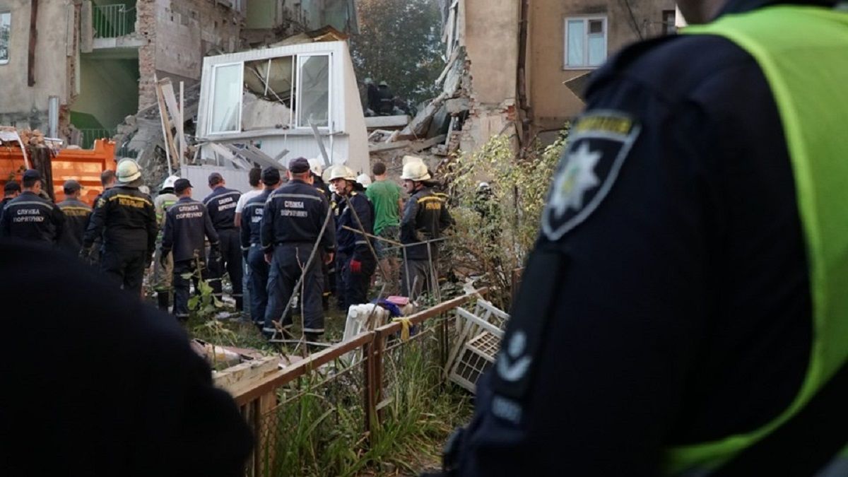 Поліція затримала двох дрогобицьких комунальників через обвал будинку
