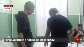 Атовці затримали чоловіка, який осквернив пам'ятник Бандері у Львові