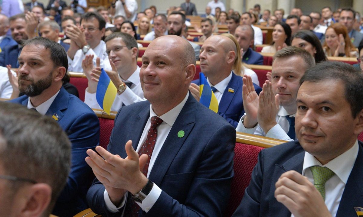 ЦВК зареєструвала п'ятьох нових народних депутатів від «Слуги народу»