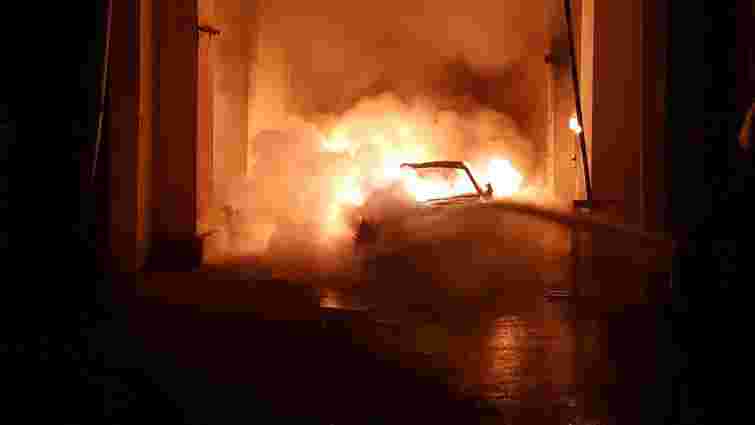Вночі у Києві невідомі спалили автомобіль невістки Валерії Гонтаревої