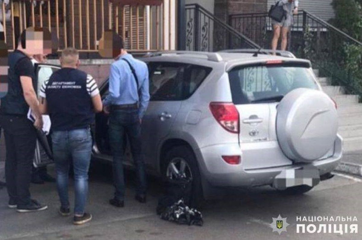 Начальника Полтавської митниці затримали на хабарі 4 тис. доларів