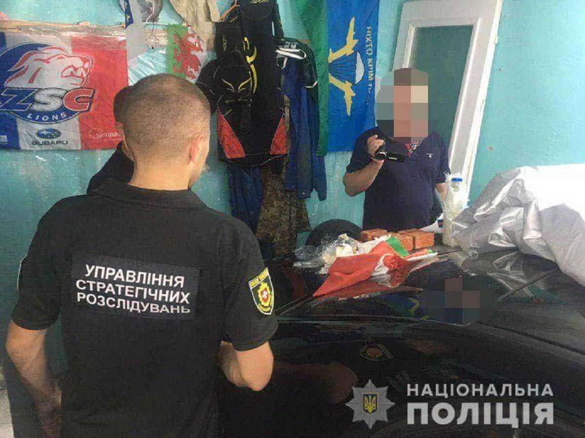 32-річний житель Рівненщини зберігав арсенал вибухівки у гаражі