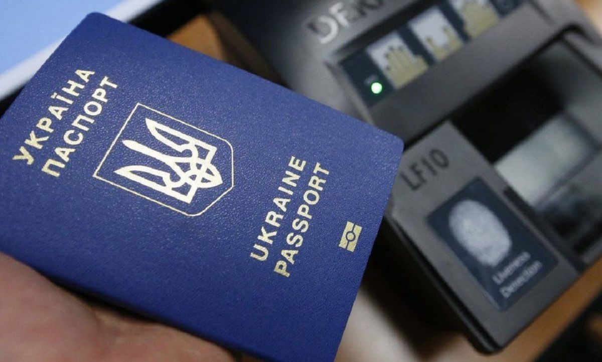 Українцям дозволили пред'являти закордонні паспорти для отримання банківських послуг