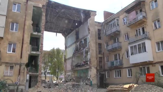 У вцілілих під’їздах обваленого у Дрогобичі будинку з’явилися нові тріщини