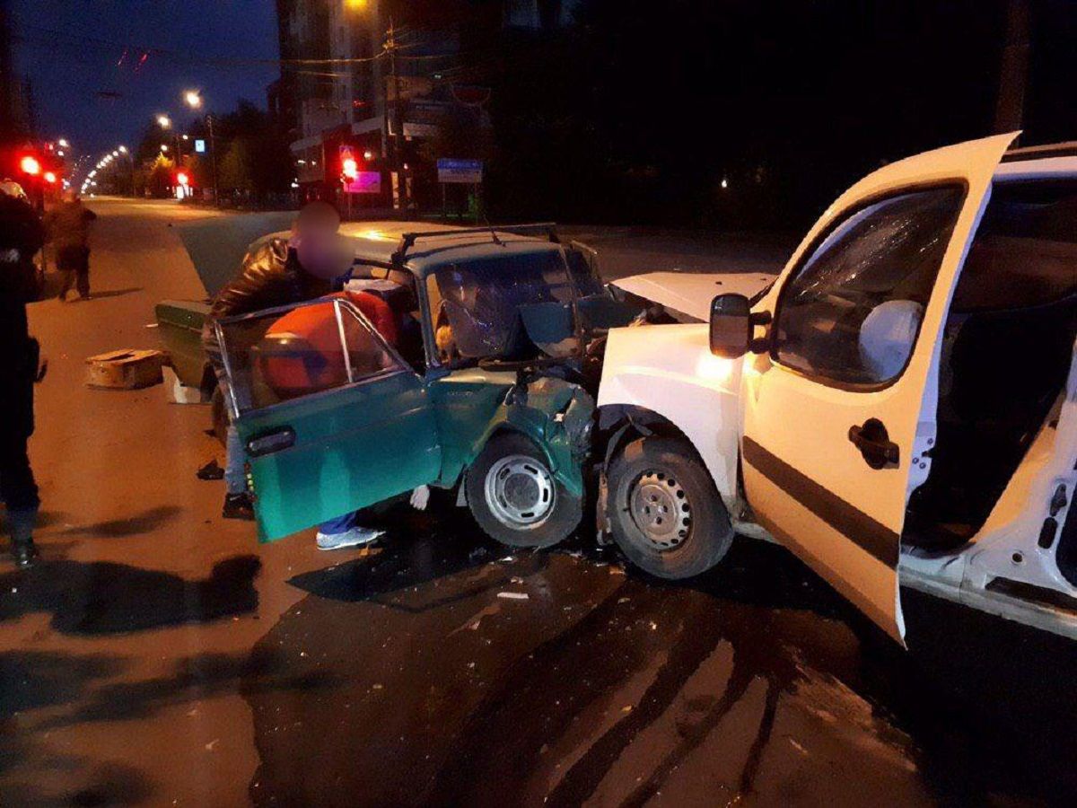Двоє людей загинули в ДТП у Чернівцях