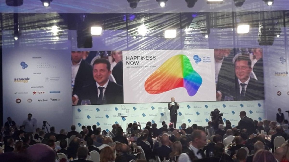 Зеленський з «Кварталом-95» виступив на форумі YES