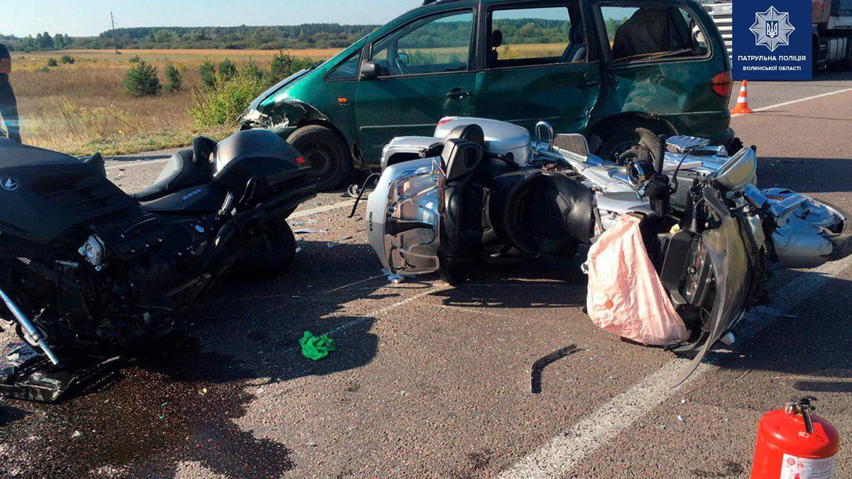 На Волині автомобіль лісничого на смерть збив байкера з Дніпропетровщини
