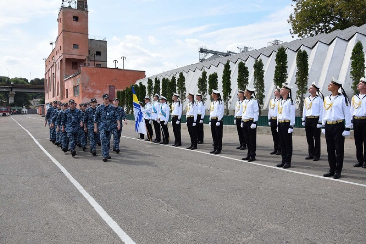 Звільнені з російського полону моряки повернулися на службу до Одеси