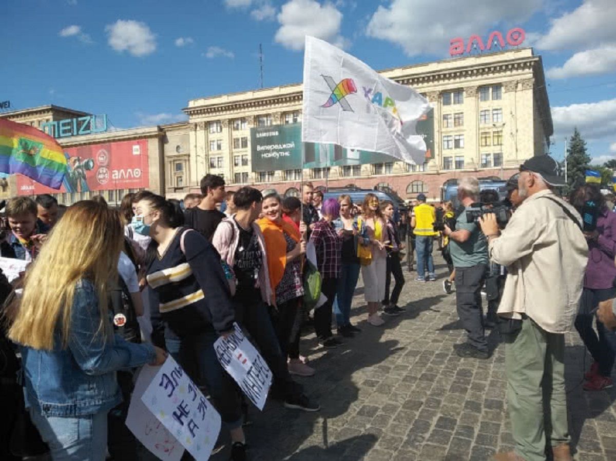 У Харкові закидали яйцями учасників «Маршу рівності»