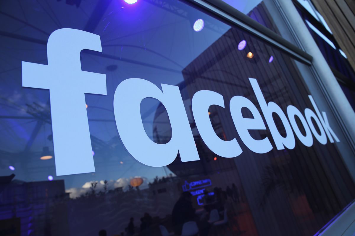 Facebook видалив сотні акаунтів та сторінок української «фабрики тролів»