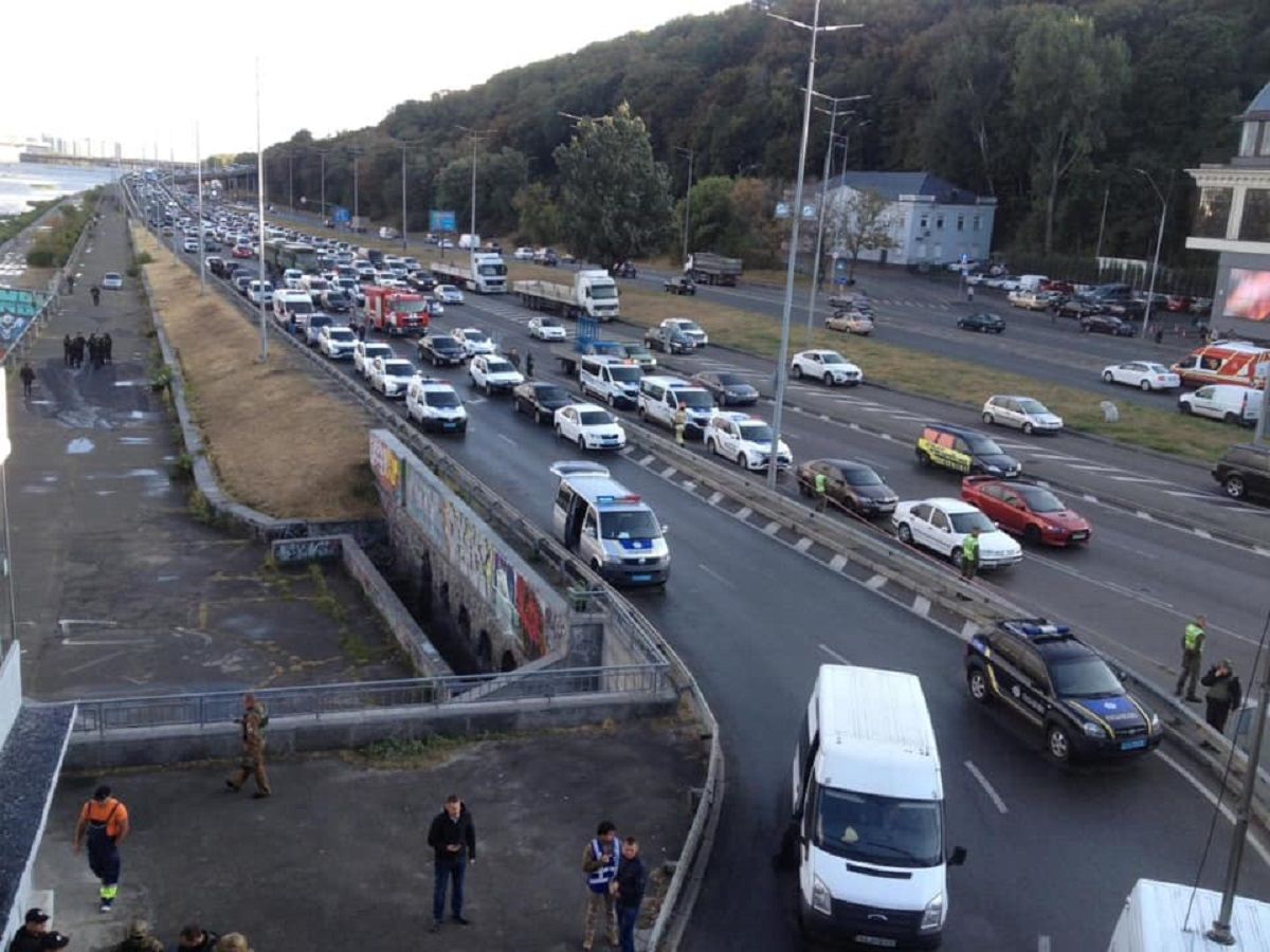 У Києві затримали військового, який погрожував підірвати міст Метро