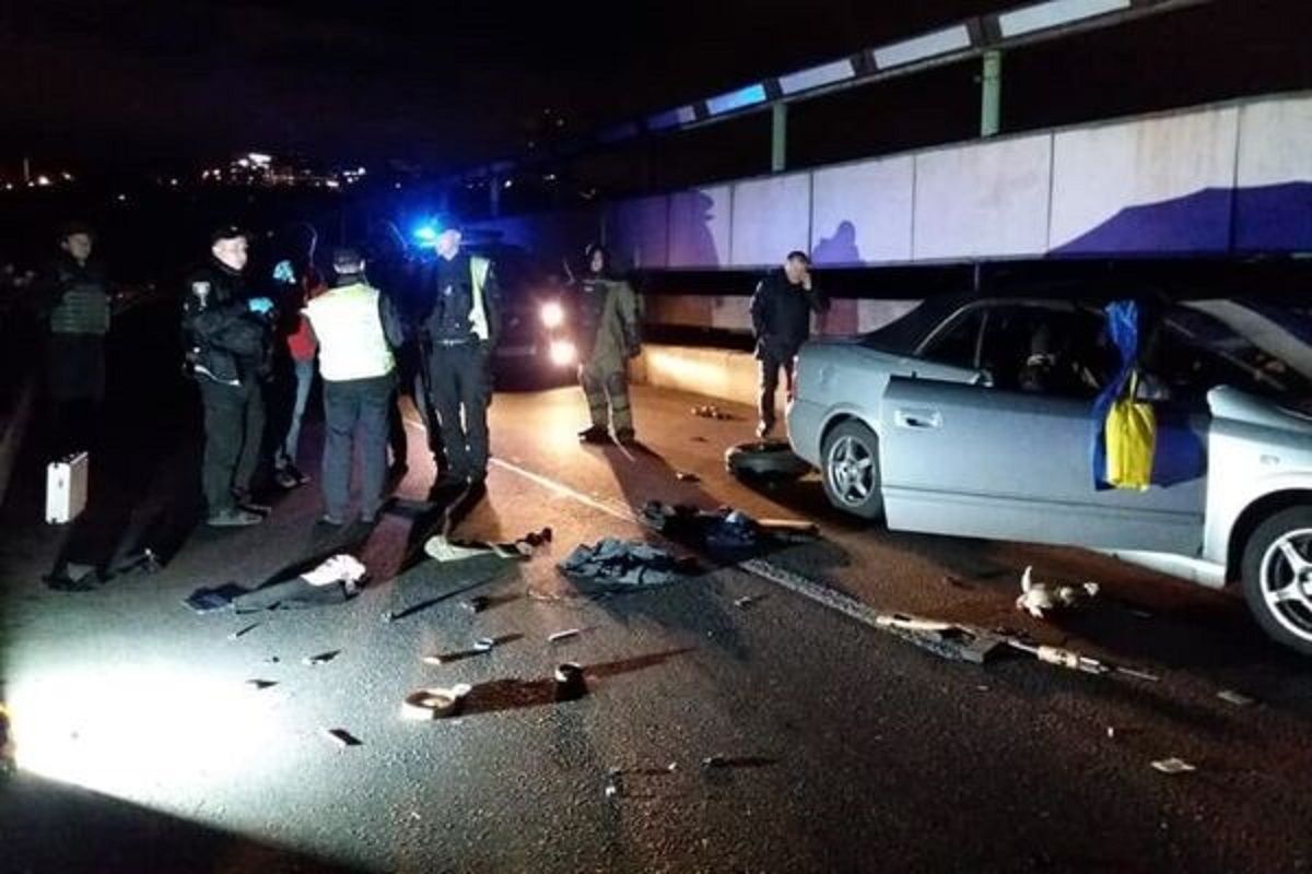 Поліція оприлюднила відео затримання псевдомінера на мосту Метро в Києві