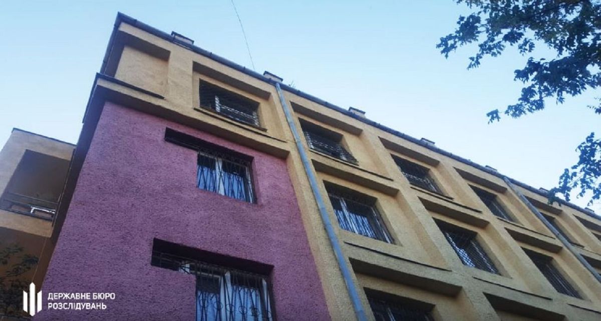 В Ужгороді затриманий вистрибнув з вікна 4 поверху міськвідділу поліції