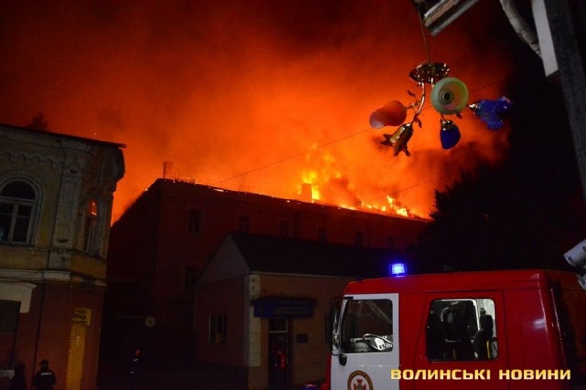 У військовому госпіталі в центрі Луцька сталася масштабна пожежа