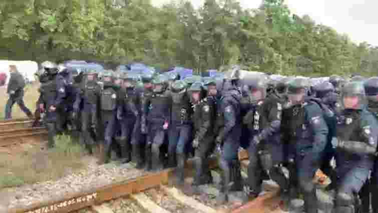 Поліція розігнала людей, які блокували російські вагони із вугіллям у Соснівці
