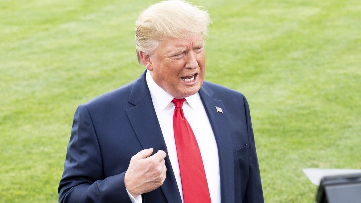 Трамп переконує, що не порушував закон під час розмови із Зеленським