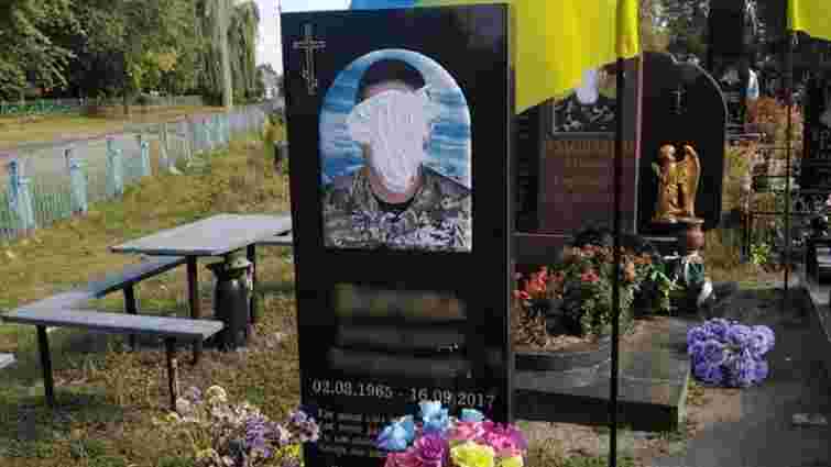 Вандали зіпсували надгробні пам’ятники воїнам АТО на Чернігівщині
