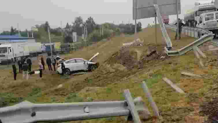 37-річний киянин на BMW X6 злетів з об'їзної дороги Львова 