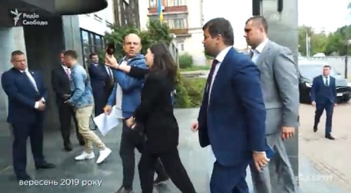Прес-секретарка Зеленського напала на журналіста