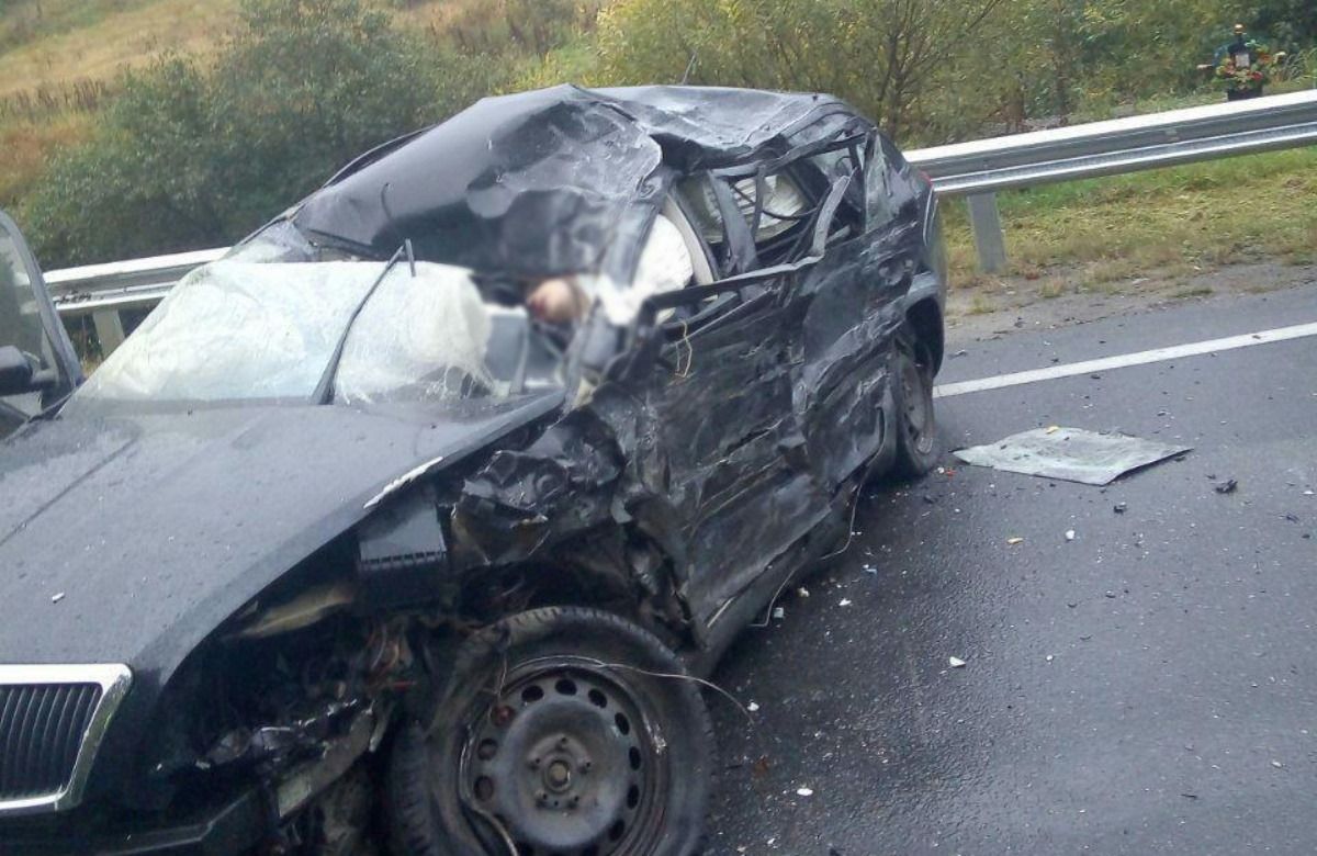 Внаслідок ДТП з вантажівкою на трасі у Козьовій загинув 28-річний водій 