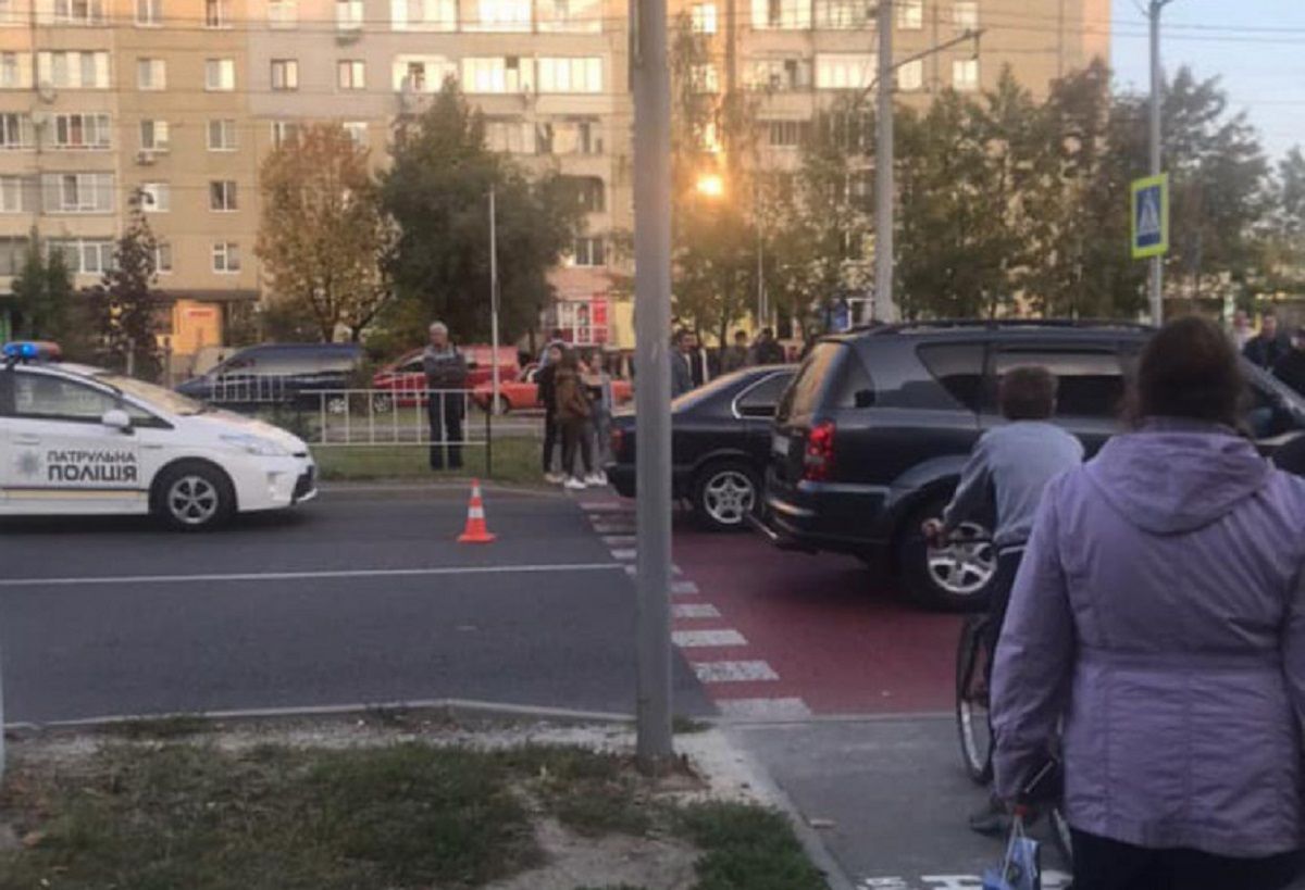 Автомобіль збив 10-річну дівчинку на пішохідному переході на Сихові
