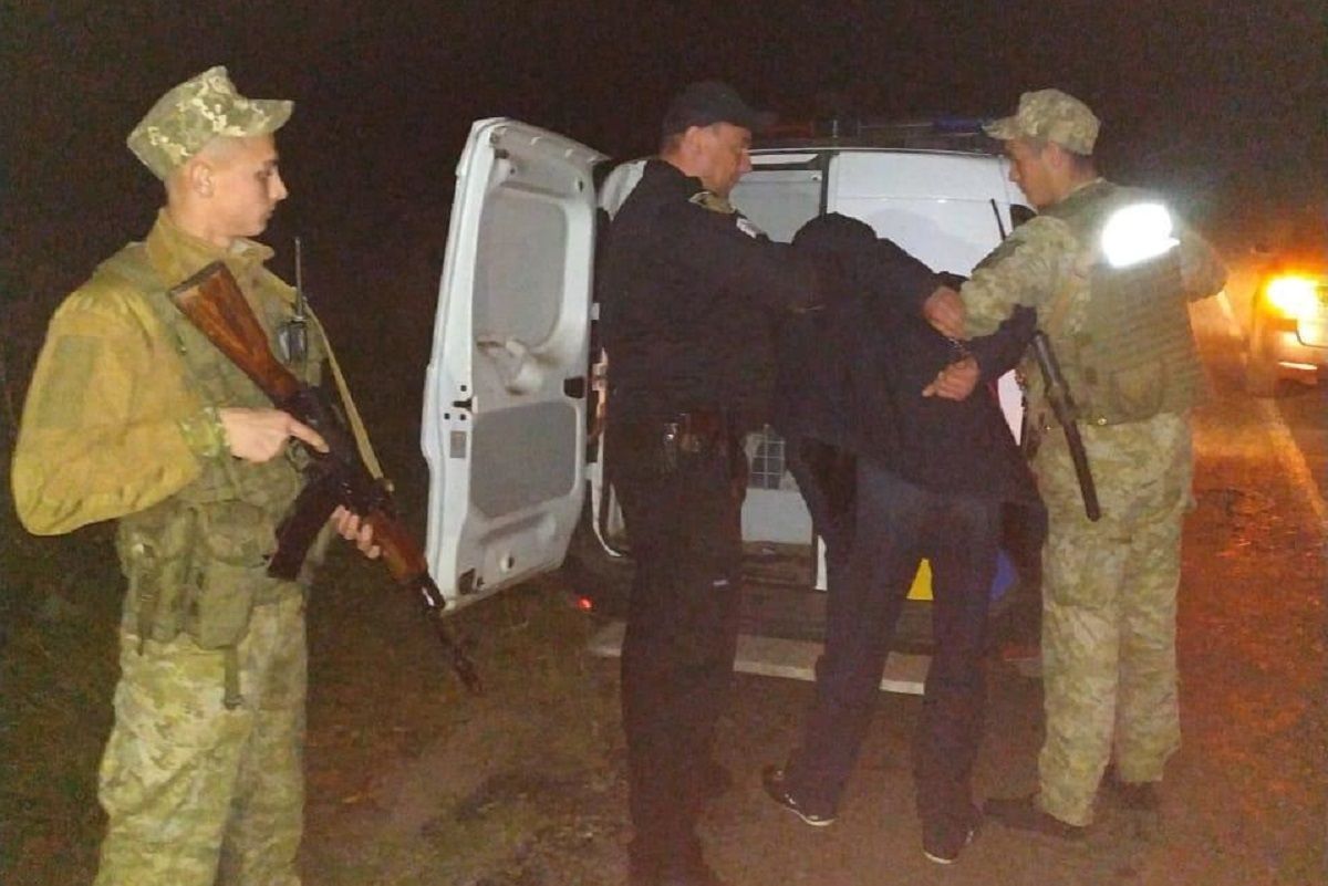 Озброєні розбійники у масках напали на будинок польського фермера на Львівщині