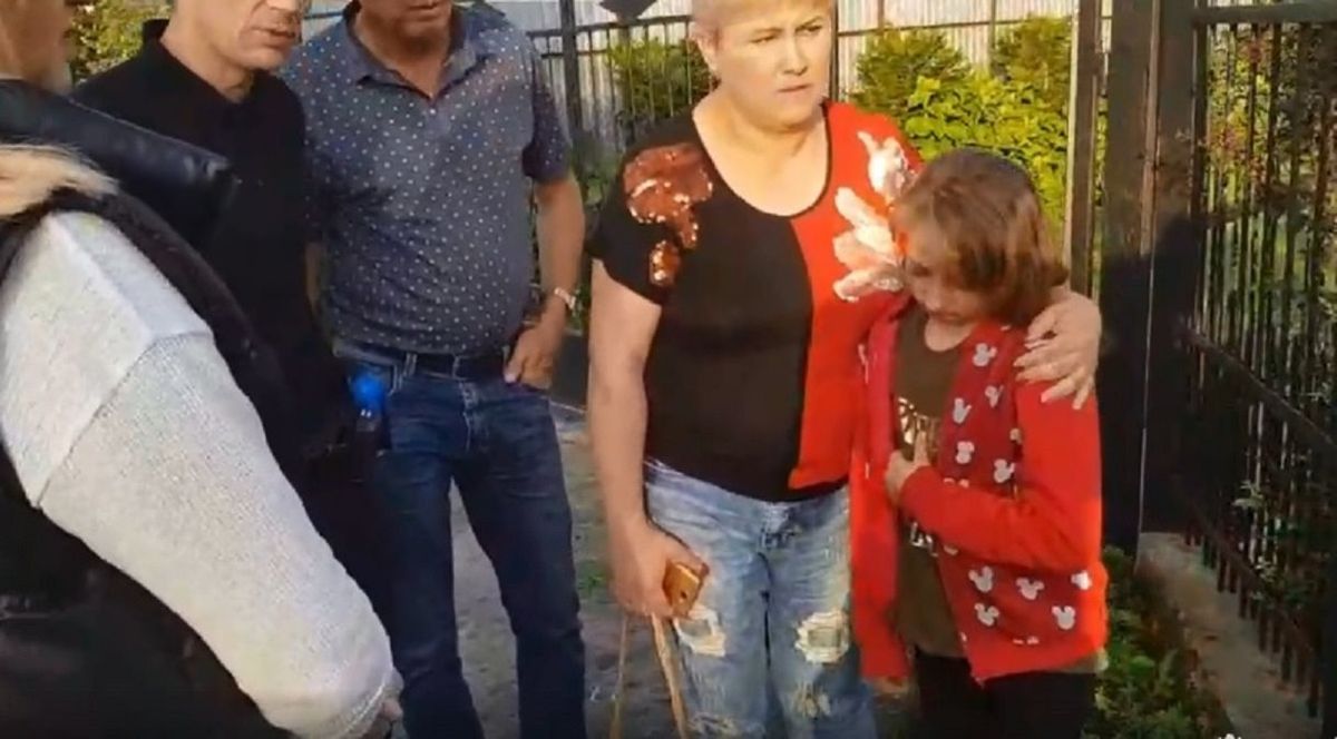Покинуту батьками 11-річну Валерію віддали під опіку дідуся