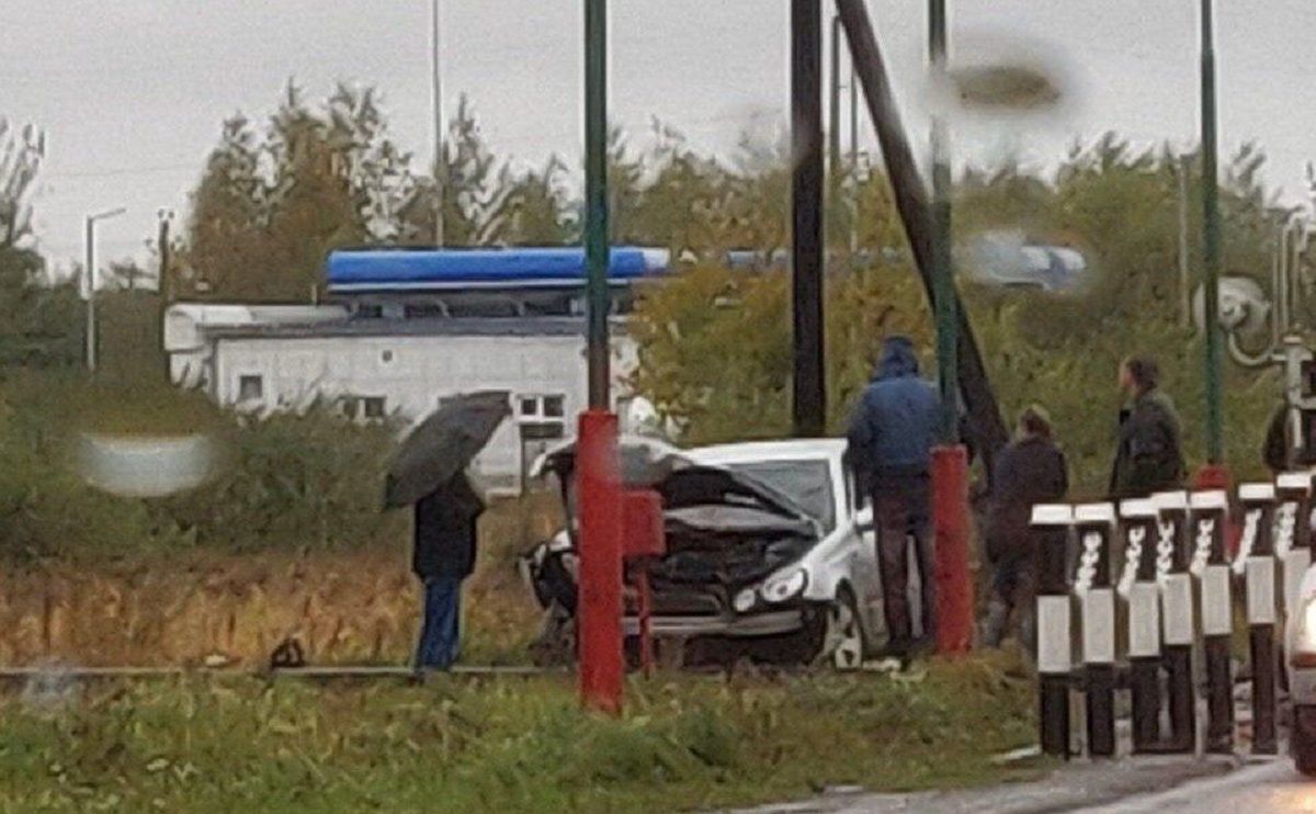 На Львівщині нетверезий 19-річний водій на залізничному переїзді в’їхав у тепловоз