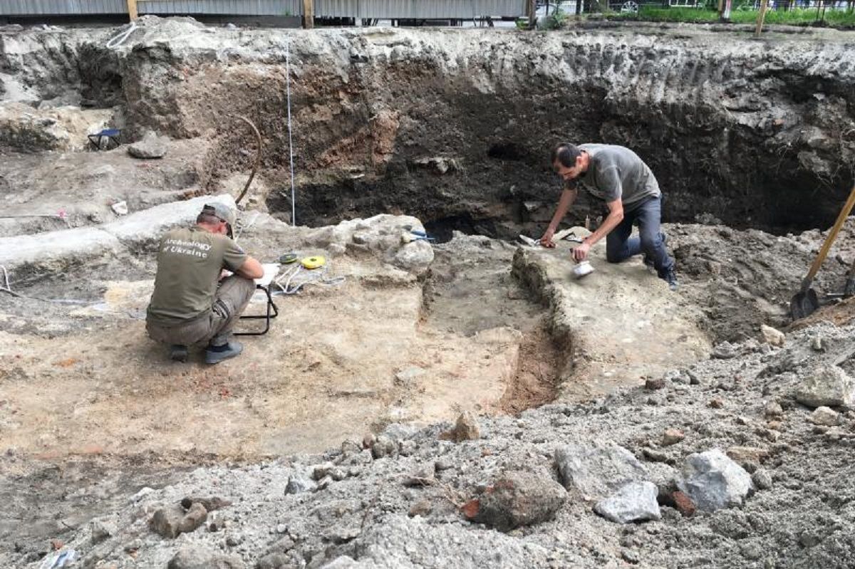 Фундаменти давнього костелу на площі Галицькій у Львові законсервують