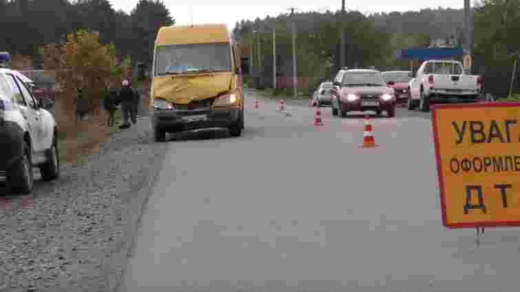 Внаслідок зіткнення із мікроавтобусом біля Золочева загинув мотоцикліст