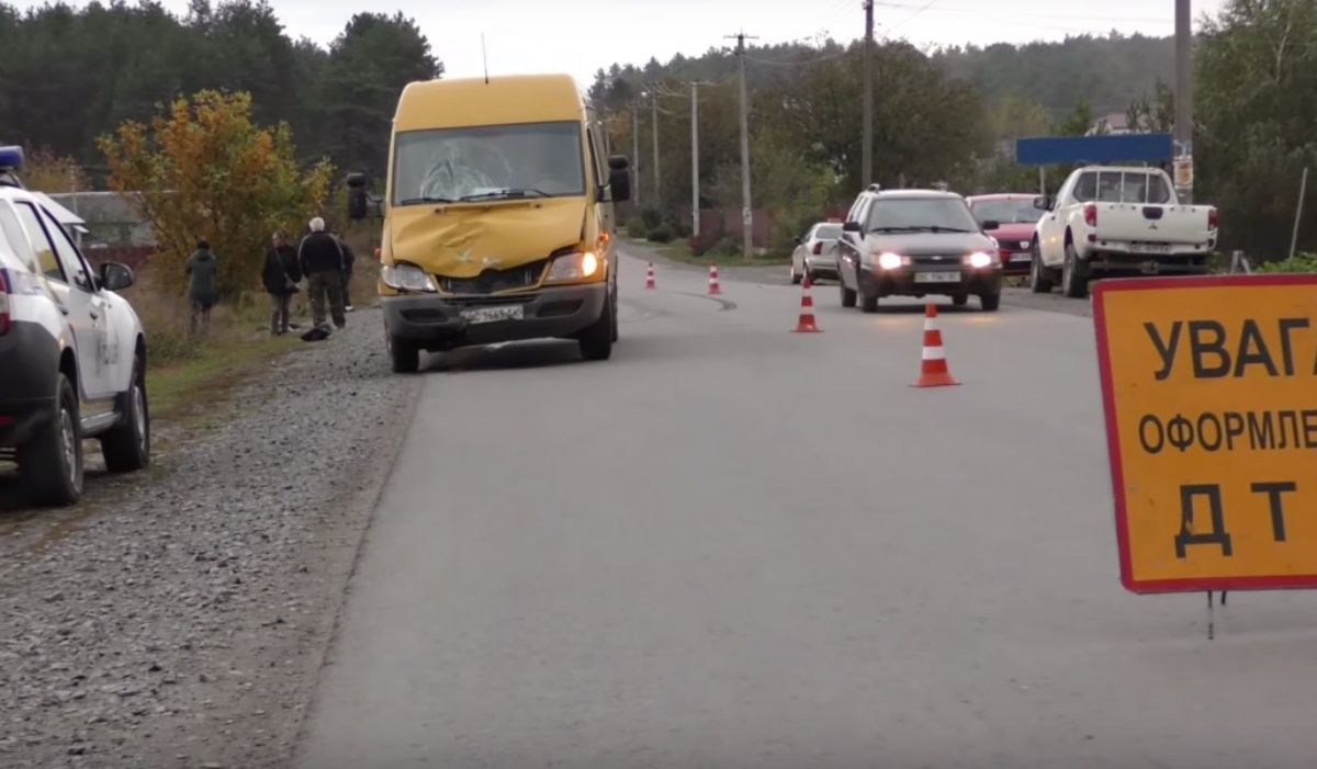 Внаслідок зіткнення із мікроавтобусом біля Золочева загинув мотоцикліст