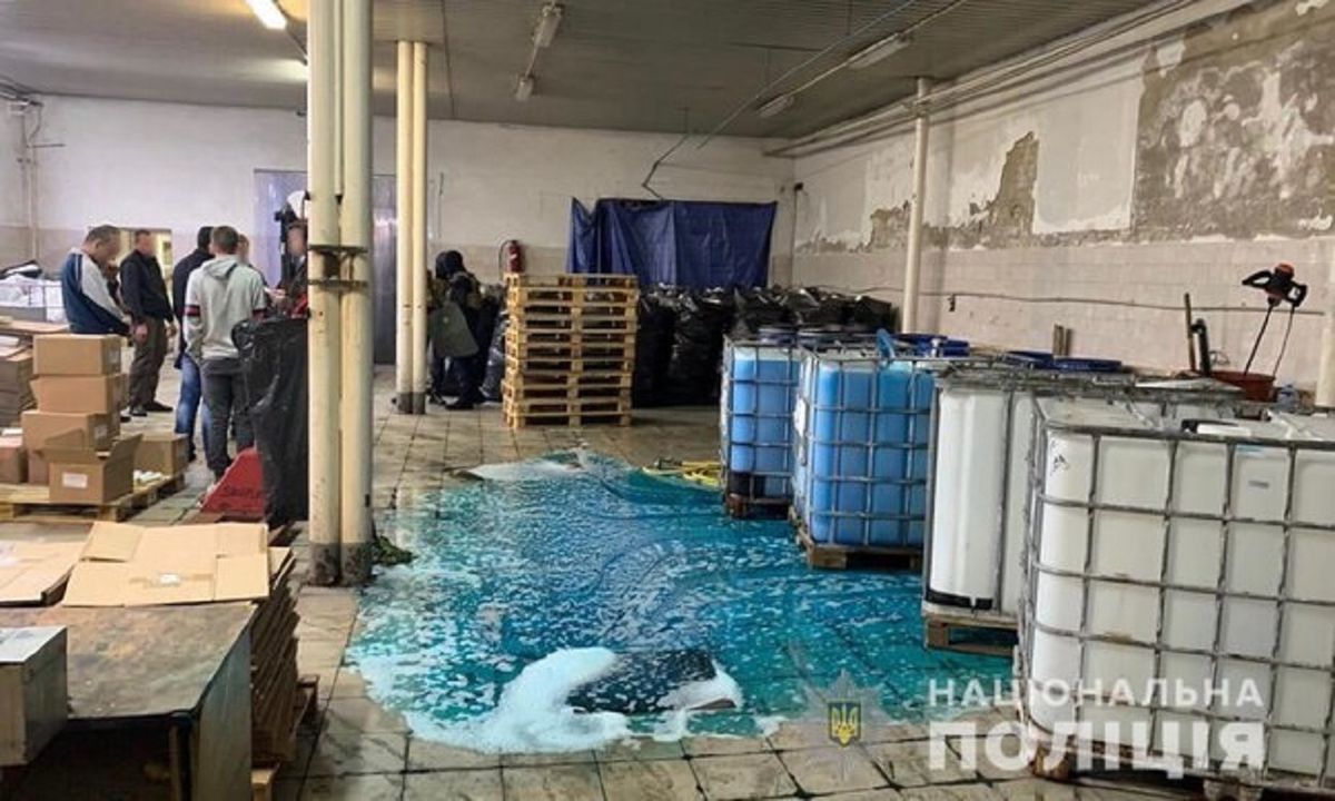 На Закарпатті правоохоронці вилучили 100 тонн фальсифікованої побутової хімії