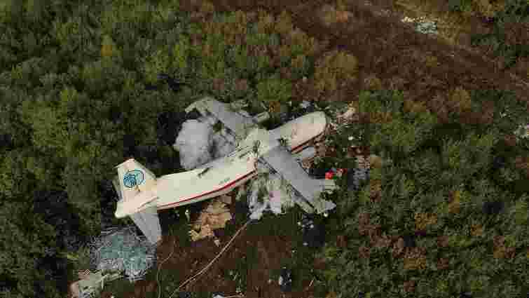 Поліція назвала основні версії падіння літака Ан-12 під Львовом