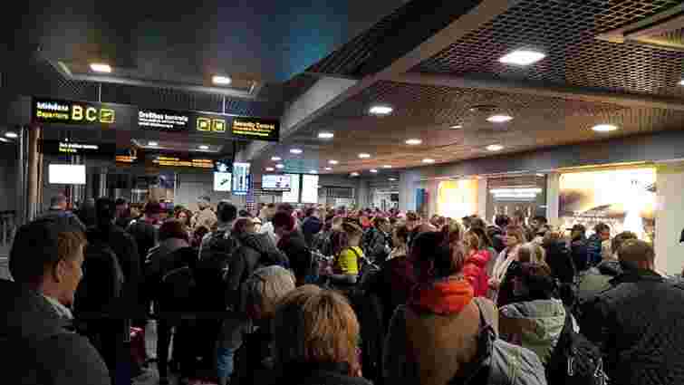 В аеропорту Риги 20 українців не потрапили на літак до Києва через колапс на пункті контролю