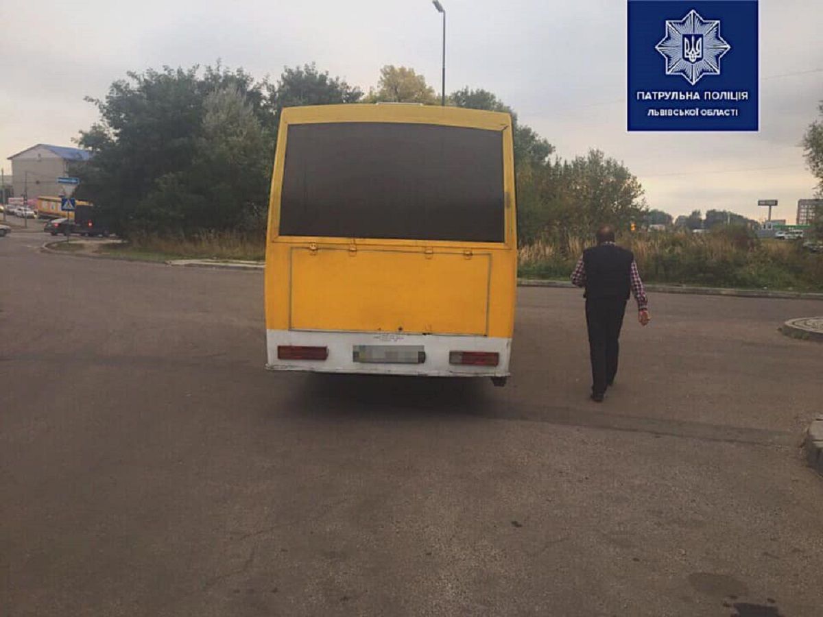 Львівські патрульні оштрафували п’ятьох водіїв маршруток, які скорочували шлях через АЗС
