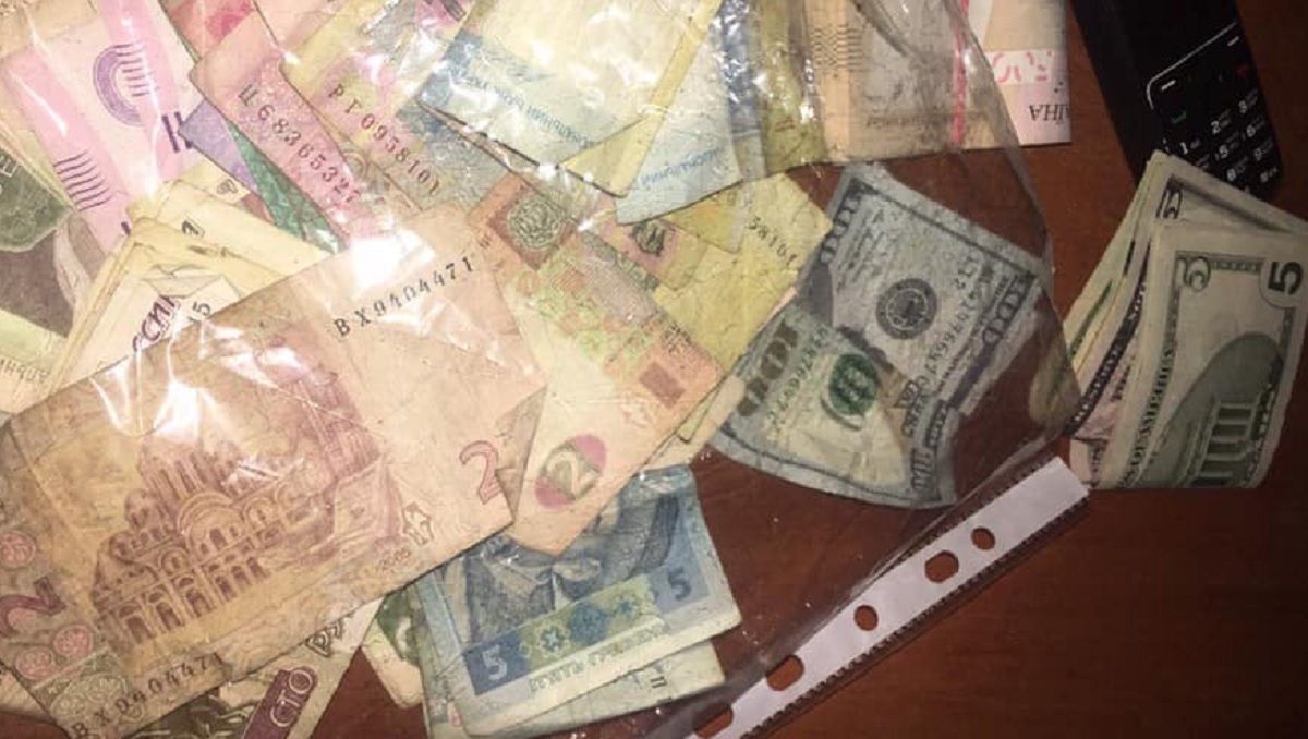 У Львові троє осіб пограбували чоловіка, який перебував у безпорадному стані