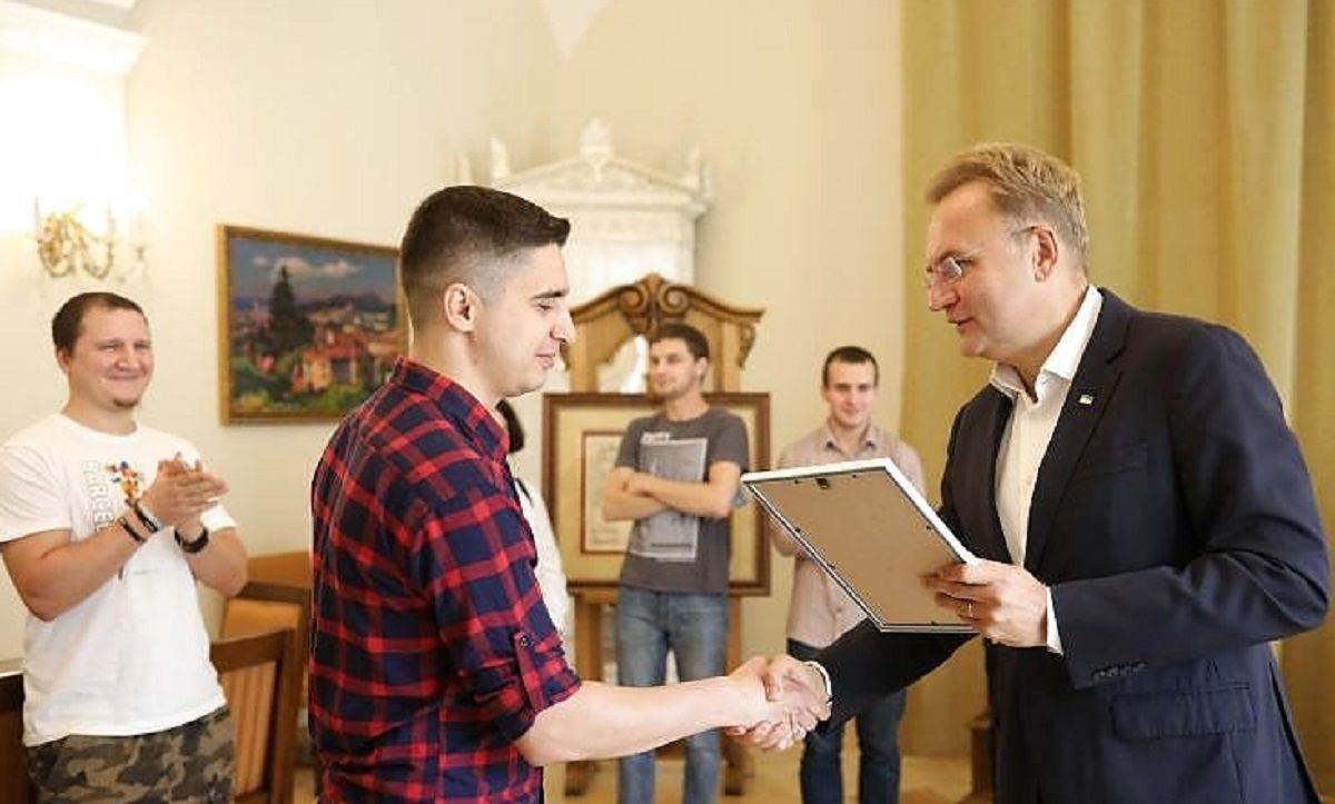 Активні дописувачі «Гарячої лінії міста Львова» у Facebook отримали по 5000 грн