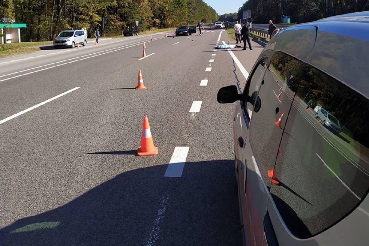 У Буському районі автомобіль на смерть збив 39-річного пішохода 