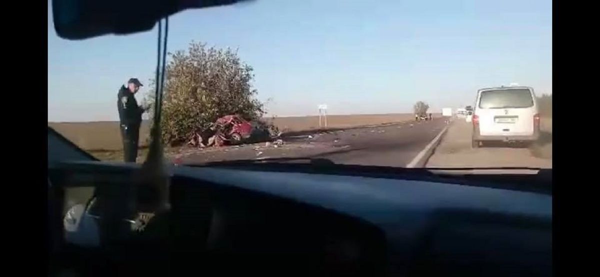 У Радехівському районі через зіткнення з туристичним автобусом загинув водій легковика