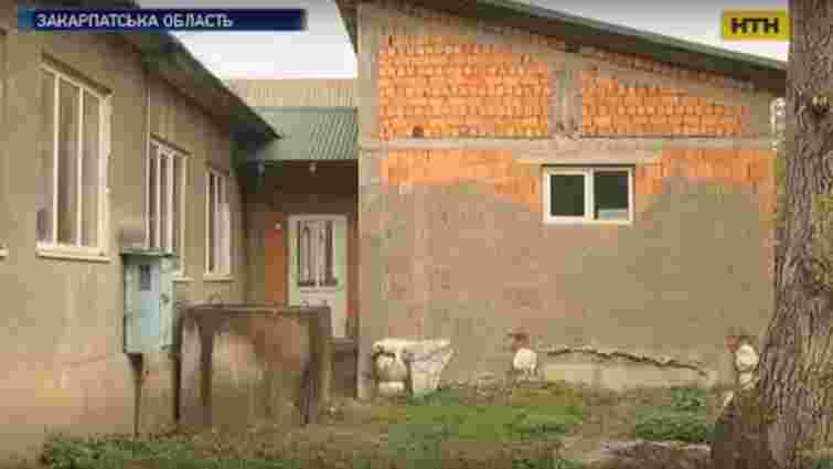 На шкільний туалет у селі на Закарпатті витратили майже 1 млн грн, але цього не вистачило