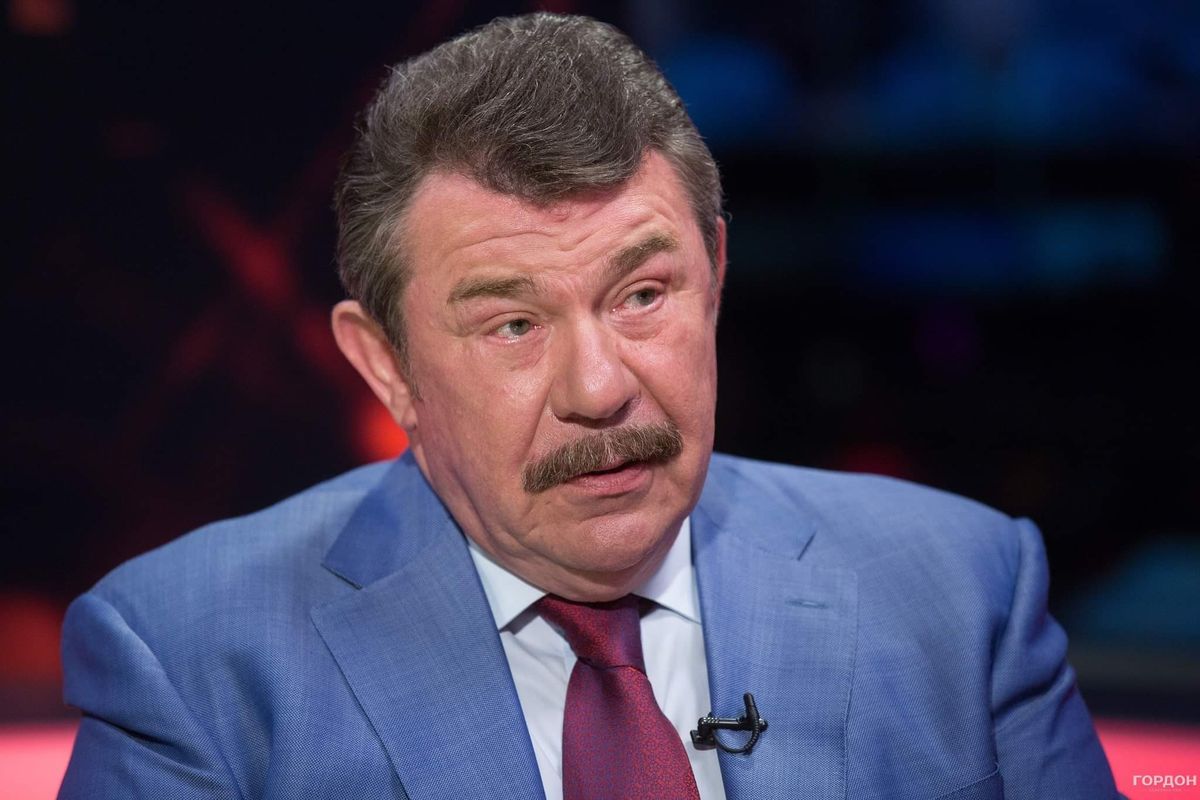 Зеленський звільнив з військової служби міністра оборони часів Кучми Олександра Кузьмука