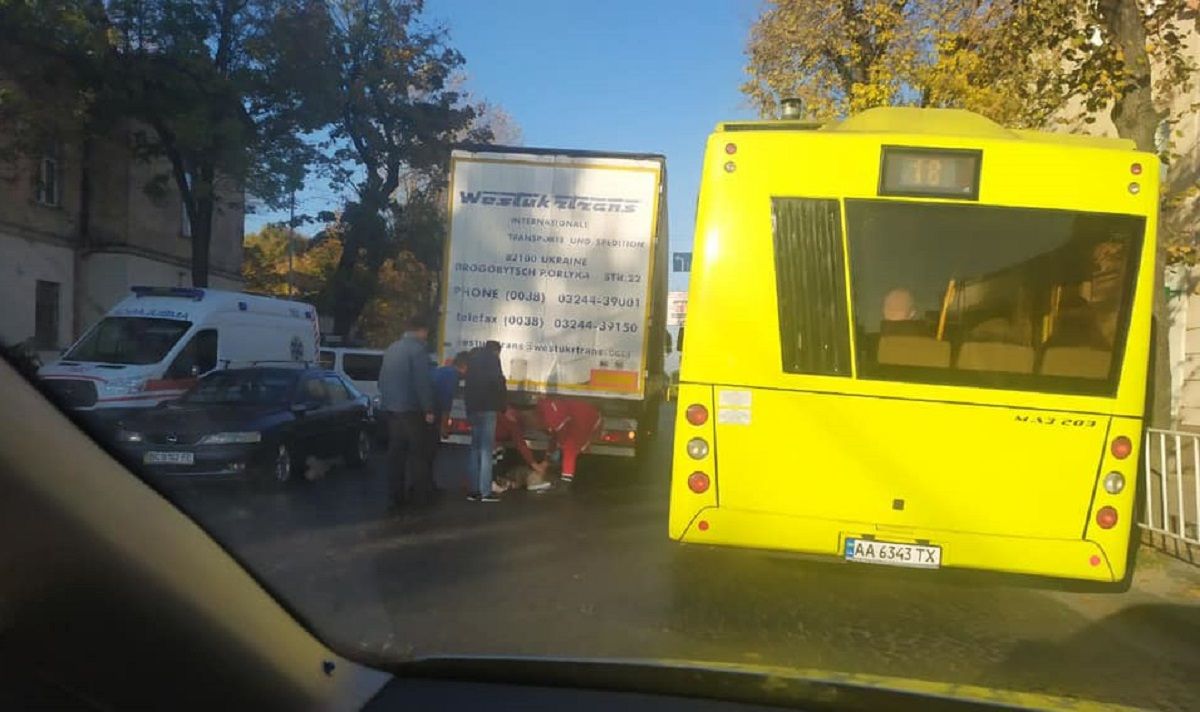 На вул. Личаківській у Львові автомобіль на смерть збив жінку