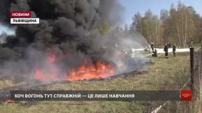 На Львівщині новачки-рятувальники гасили озеро із нафтопродуктами
