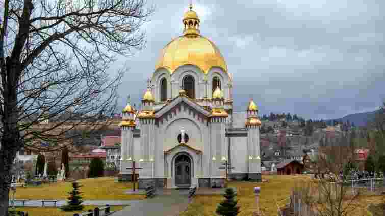 Знищені автентичні розписи церкви у Славському замінили російською плиткою