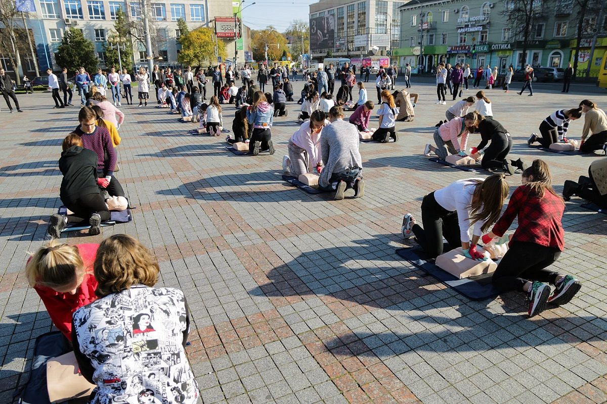 Українських школярів почали навчати тактичній медицині за стандартами НАТО
