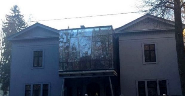 Львівська міська рада подала до суду на власника вілли Бачевських