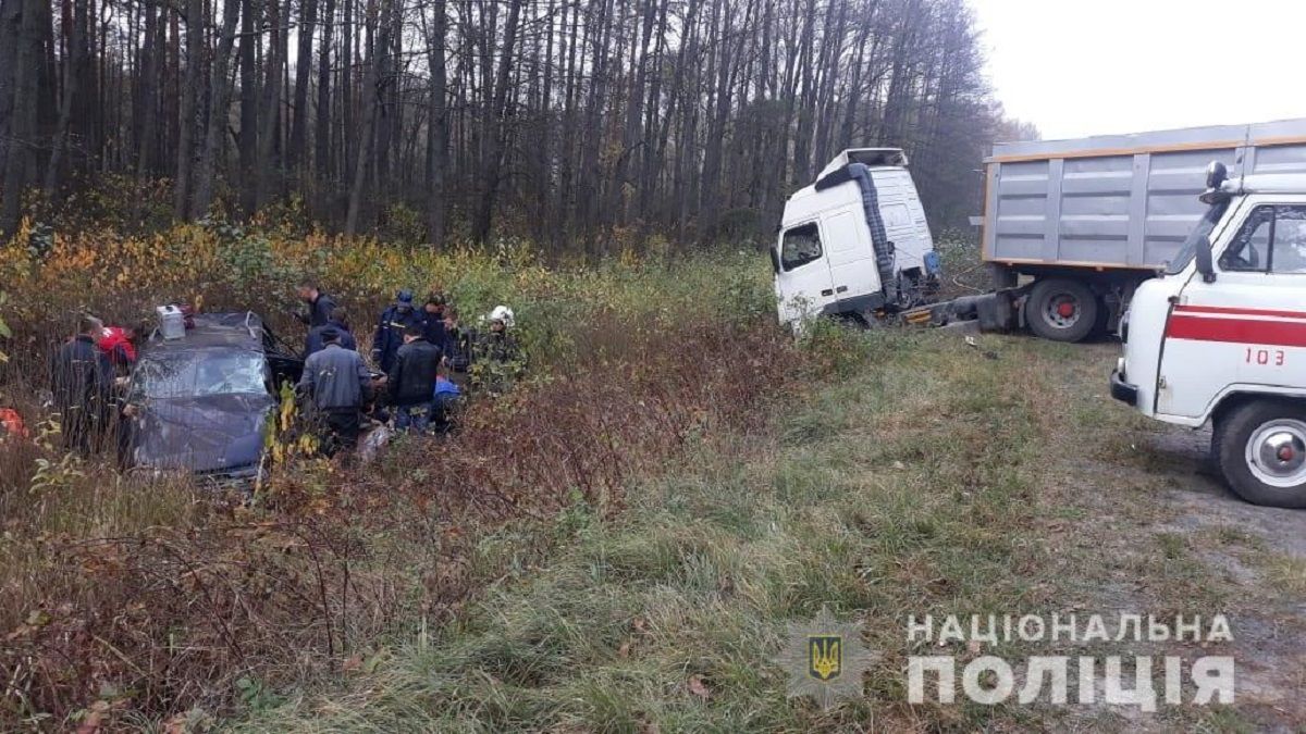 На Волині сталася ДТП за участю вантажівки та легковика, є загиблий і постраждалі