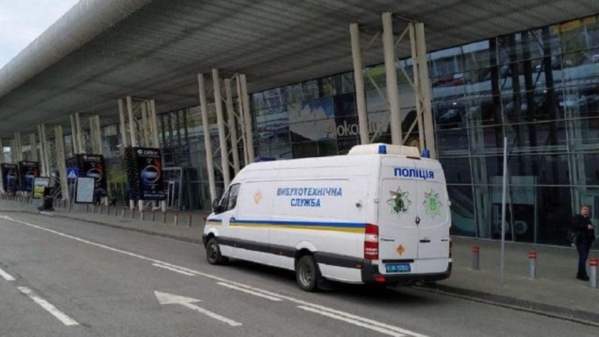 Із львівського аеропорту евакуювали 300 людей через повідомлення про замінування