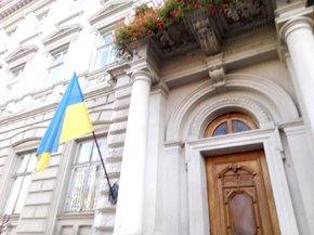 Над входом у будівлю Львівської облради і ЛОДА обвалився балкон