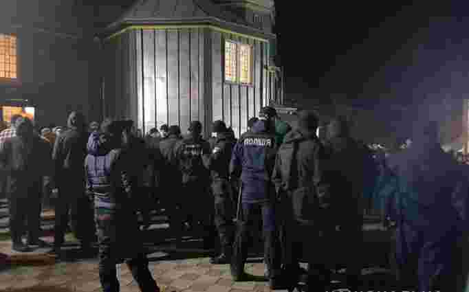 Прихожани УПЦ МП розпилили сльозогінний газ у церкві з вірянами ПЦУ на Буковині